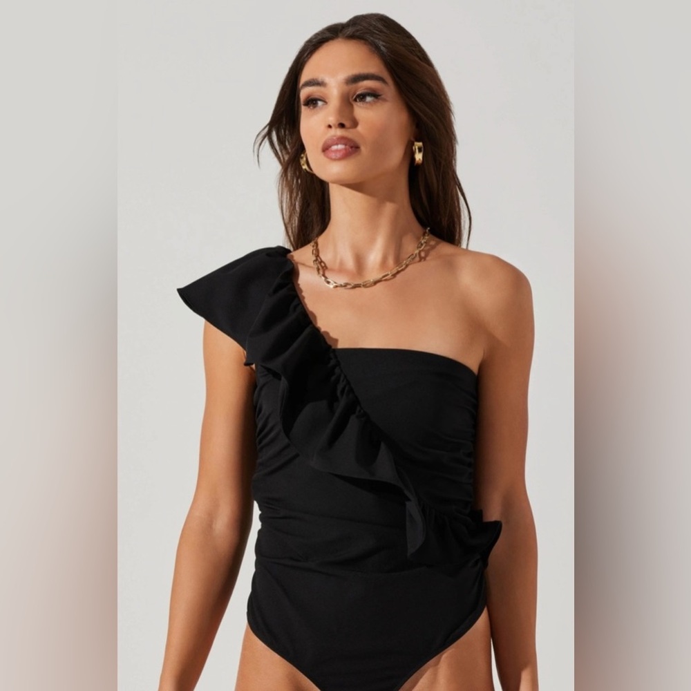 NWT ASTR the Label Malena Ruffled Bodysuit in Black